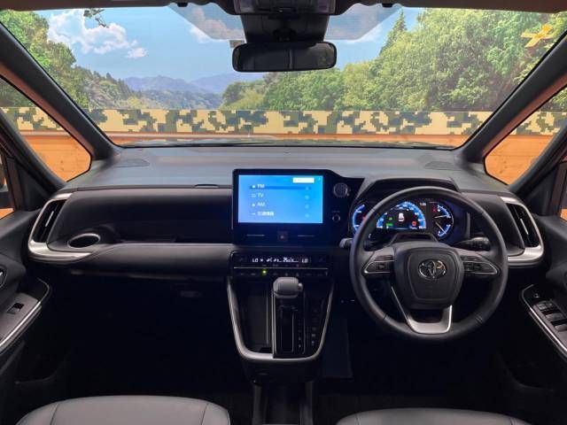 Toyota NOAH HYBRID 2022-03 19776-1