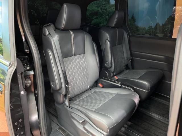 Toyota NOAH HYBRID 2022-03 19776-9