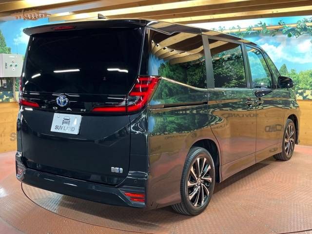 Toyota NOAH HYBRID 2022-03 19776-18