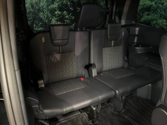 Toyota NOAH HYBRID 2022-03 19776-10