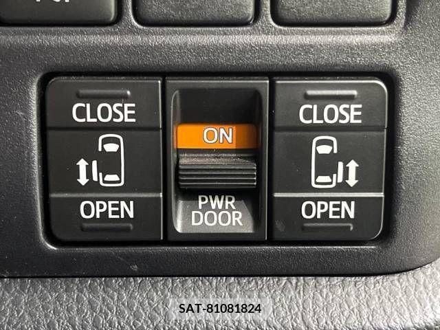 Toyota NOAH 2019-08 217172-6