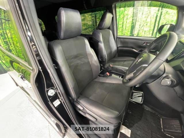 Toyota NOAH 2019-08 217172-7