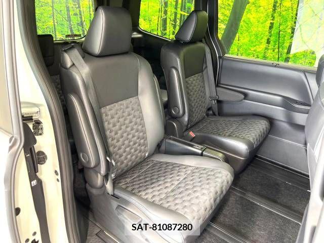 Toyota VOXY 2022-07 333079-12