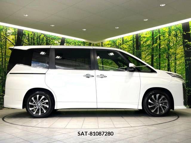 Toyota VOXY 2022-07 333079-19