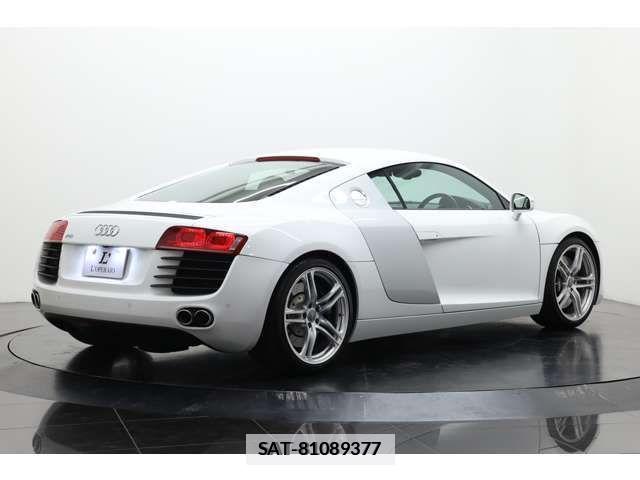 Audi R8 2011-02 209923-2