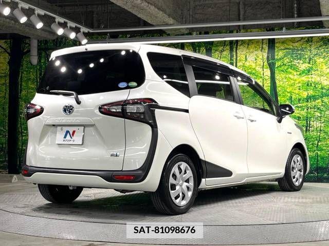 Toyota SIENTA 2015-11 384855-18