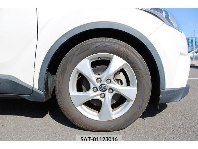 Toyota C-HR 2017-08 294894-11