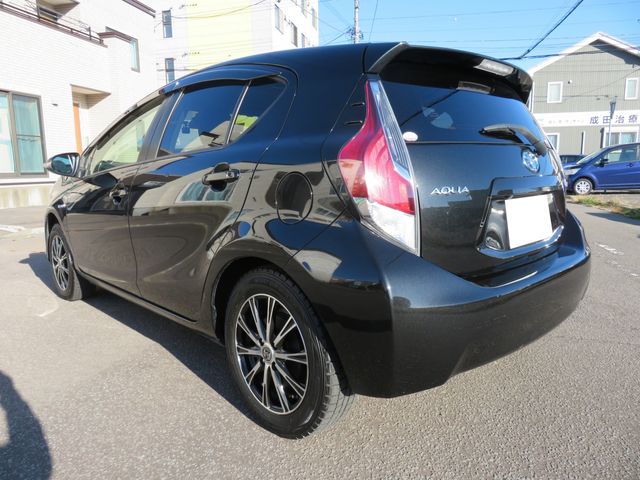 Toyota AQUA 2016-04 182376-7