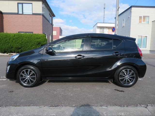 Toyota AQUA 2016-04 182376-4