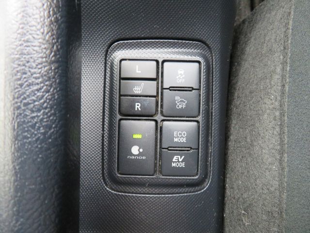 Toyota AQUA 2016-04 182376-21