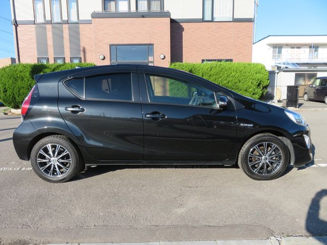 Toyota AQUA 2016-04 182376-3