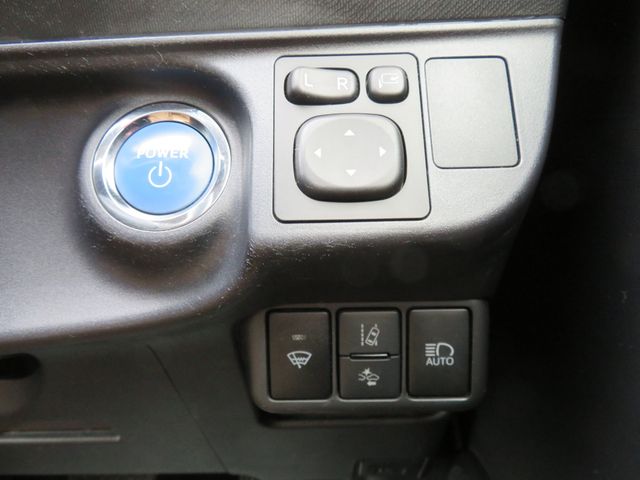 Toyota AQUA 2016-04 182376-20
