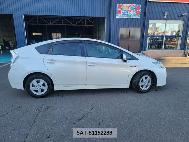 Toyota PRIUS 2010-01 214409-14