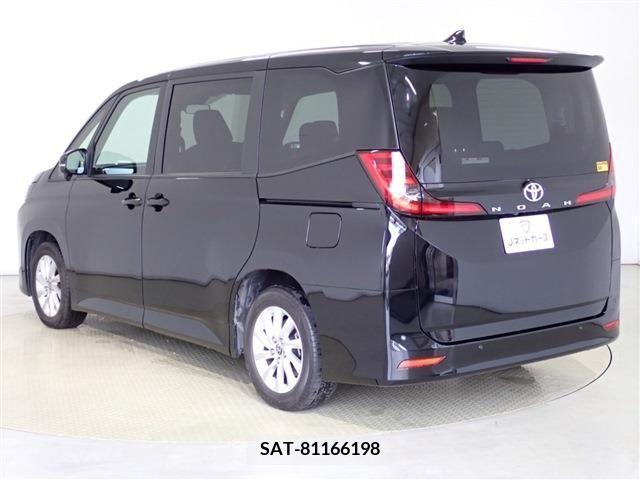 Toyota NOAH 2022-04 213215-6