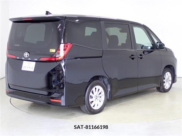 Toyota NOAH 2022-04 213215-3