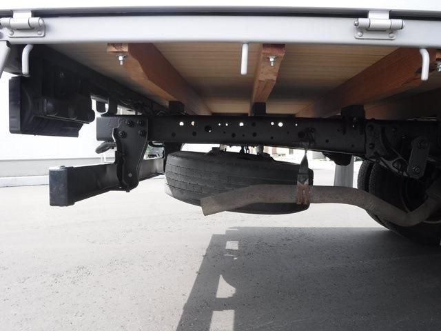 Isuzu ELF TRUCK 2005-02 5815-11