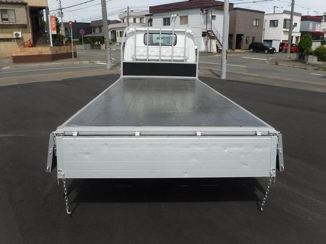 Isuzu ELF TRUCK 2005-02 5815-16