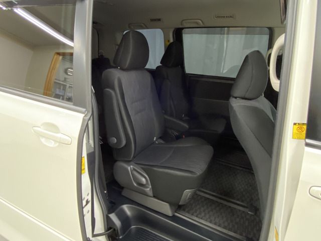 Toyota VOXY 2010-11 189221-7