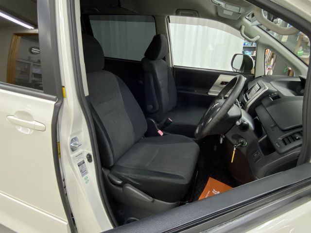 Toyota VOXY 2010-11 189221-6