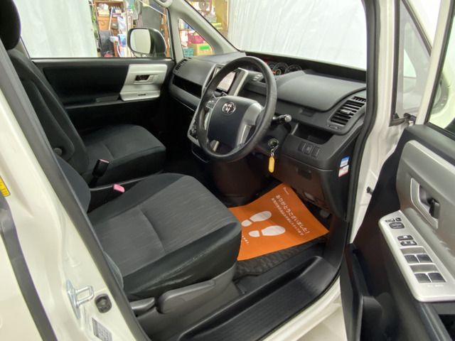 Toyota VOXY 2010-11 189221-5