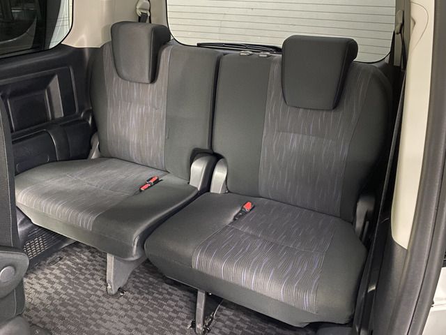 Toyota VOXY 2010-11 189221-18