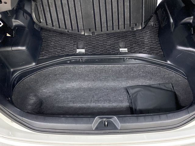 Toyota VOXY 2010-11 189221-17