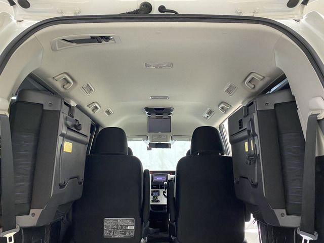 Toyota VOXY 2010-11 189221-16