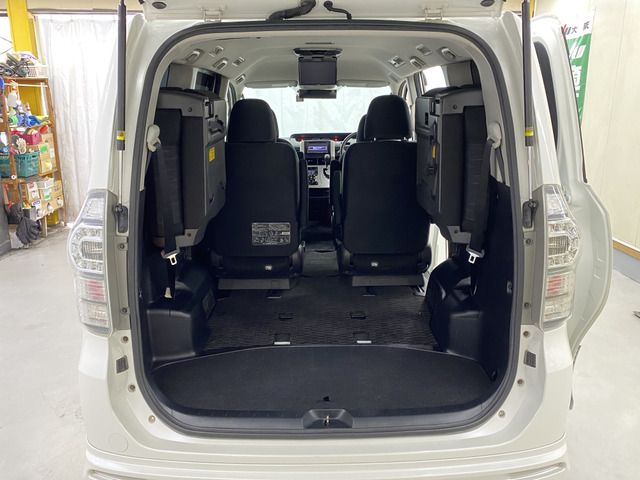 Toyota VOXY 2010-11 189221-15