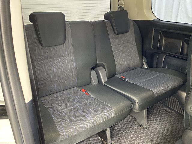 Toyota VOXY 2010-11 189221-13