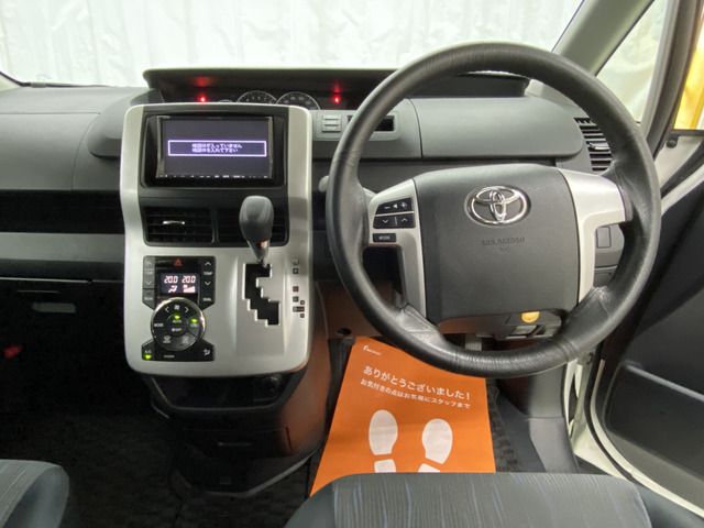 Toyota VOXY 2010-11 189221-9