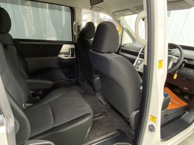 Toyota VOXY 2010-11 189221-8