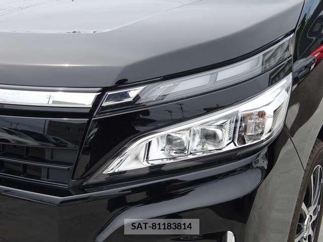 Toyota VOXY HYBRID 2020-01 380878-3