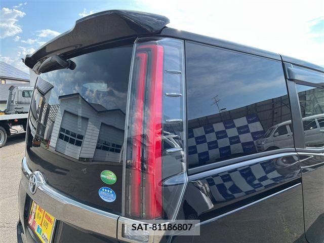 Toyota NOAH 2019-06 321624-11