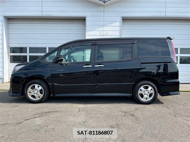 Toyota NOAH 2019-06 321624-7