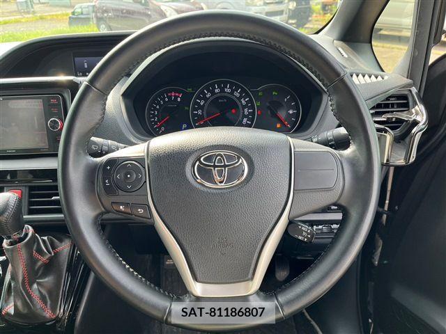 Toyota NOAH 2019-06 321624-17