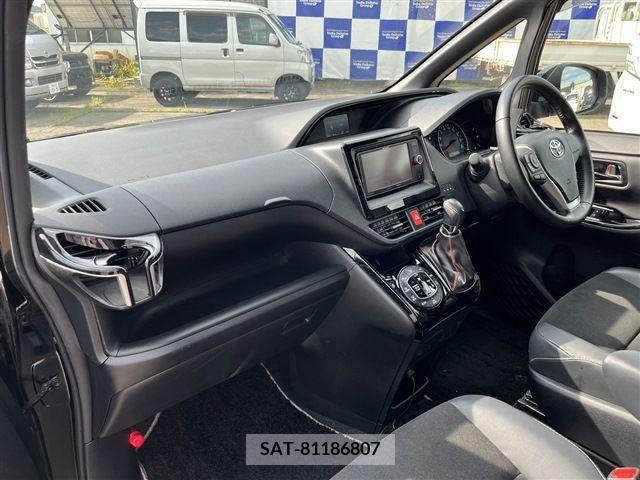 Toyota NOAH 2019-06 321624-16