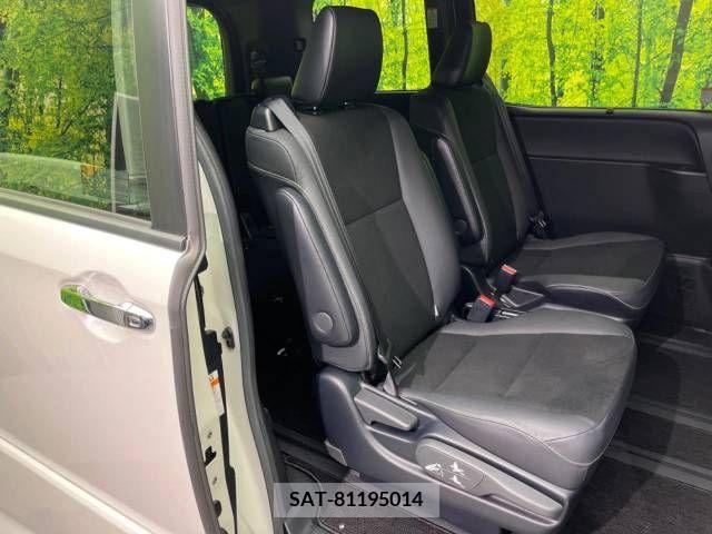 Toyota NOAH 2019-08 332341-9