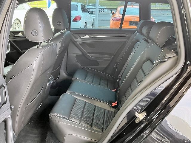 VolksWagen GOLF R 2018-04 8387-12