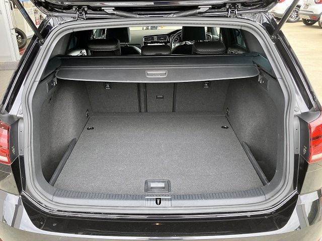 VolksWagen GOLF R 2018-04 8387-13