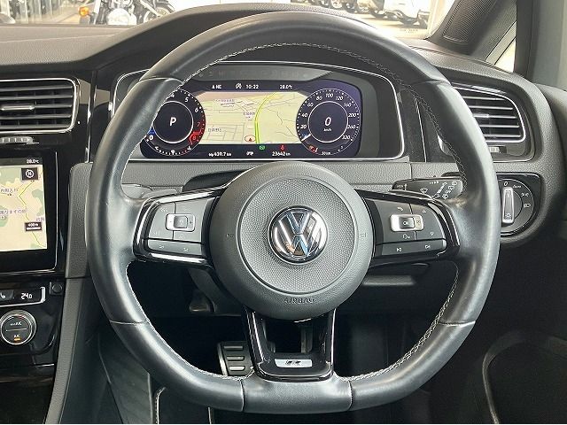 VolksWagen GOLF R 2018-04 8387-9