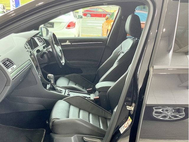 VolksWagen GOLF R 2018-04 8387-4