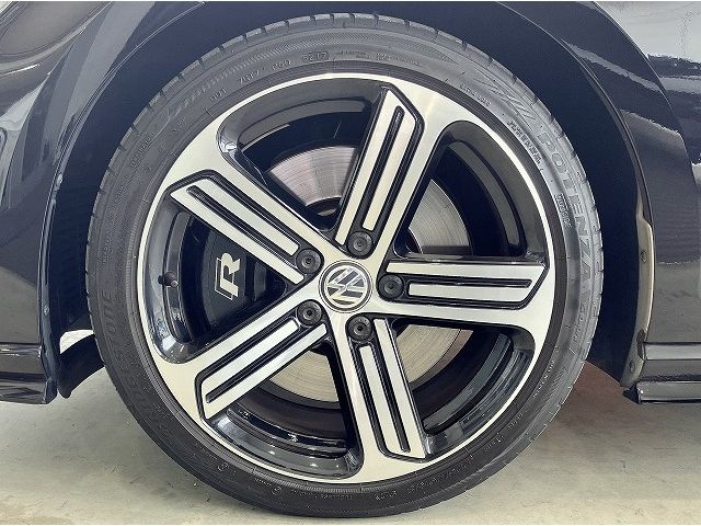 VolksWagen GOLF R 2018-04 8387-5