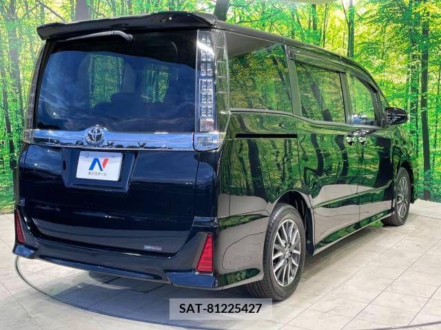 Toyota VOXY 2014-09 335375-18