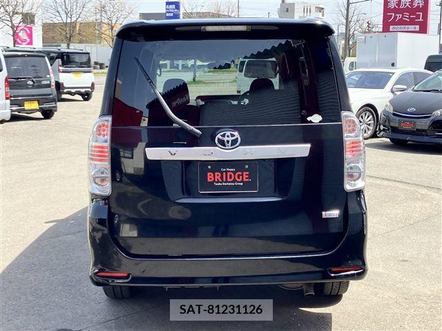 Toyota VOXY 2010-05 289312-5