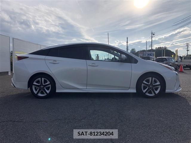 Toyota PRIUS 2017-01 322497-3