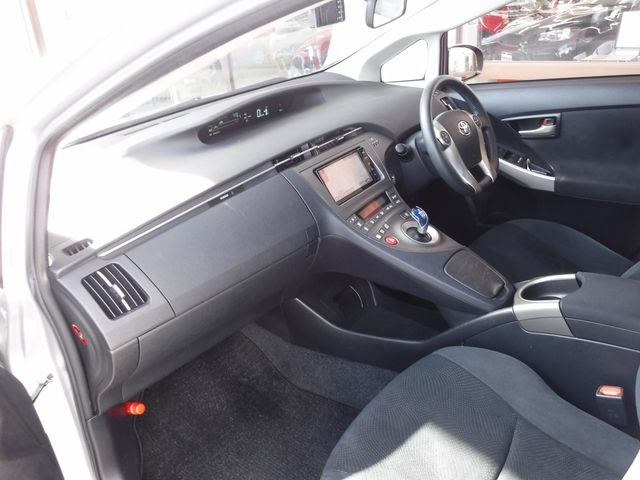 Toyota PRIUS 2015-11 18897-15