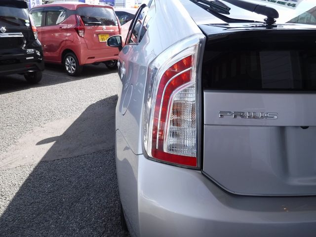 Toyota PRIUS 2015-11 18897-4