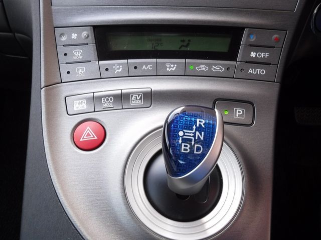 Toyota PRIUS 2015-11 18897-11