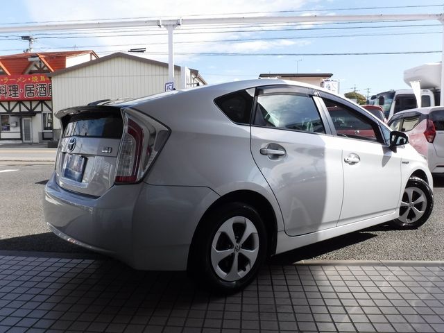 Toyota PRIUS 2015-11 18897-1