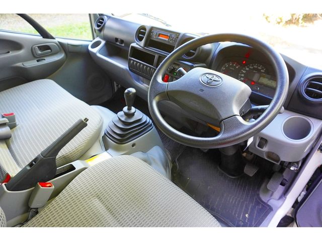 Toyota TOYOACE ROUTE VAN 2017-04 196067-2
